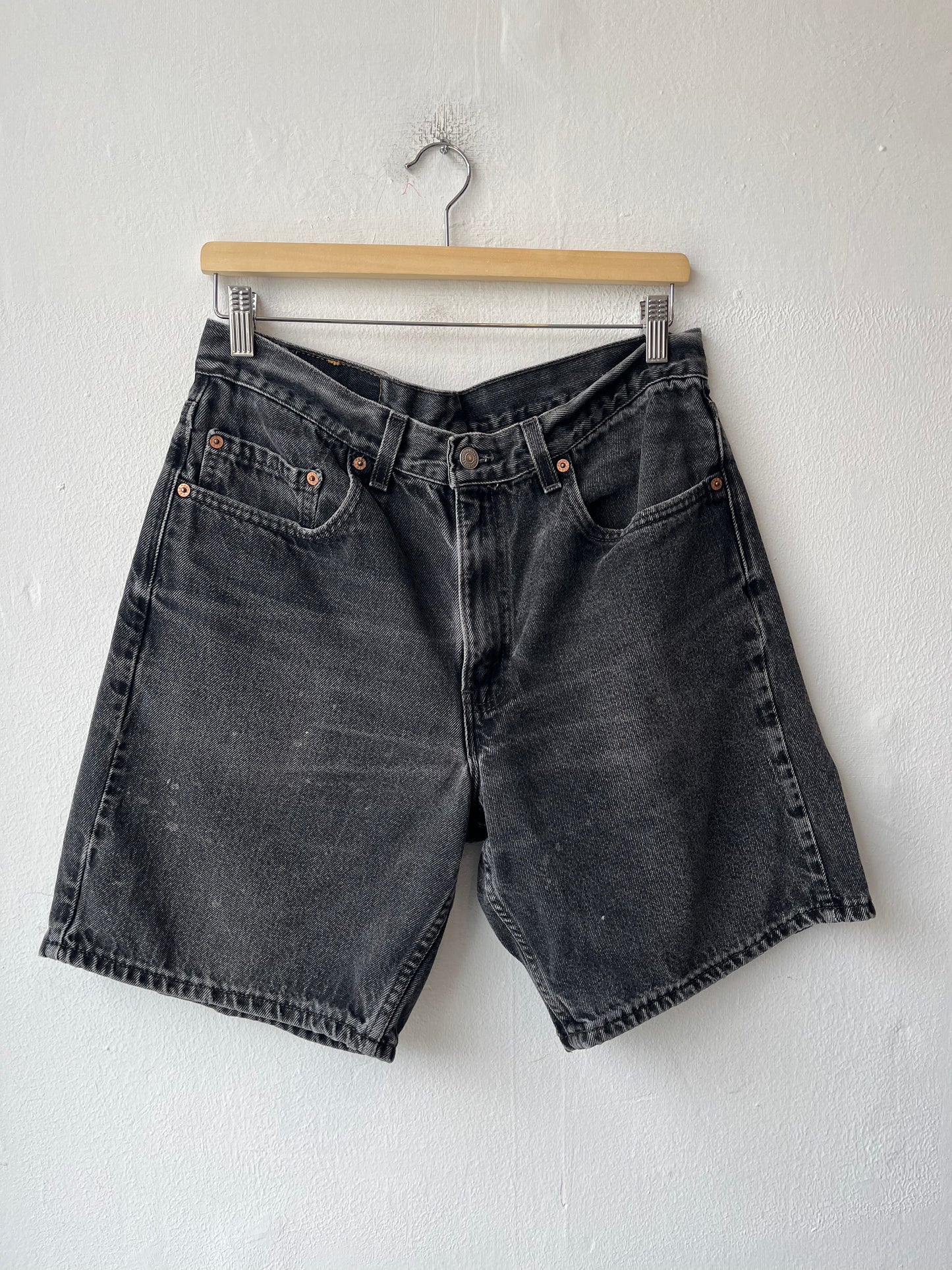 90's Levi's Black 550 Shorts 32"