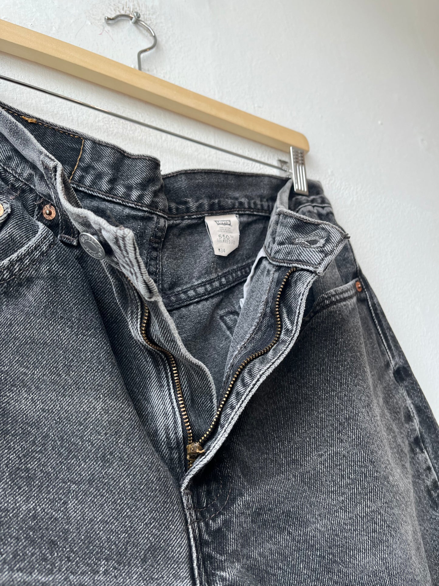 90's Levi's Black 550 Shorts 32"