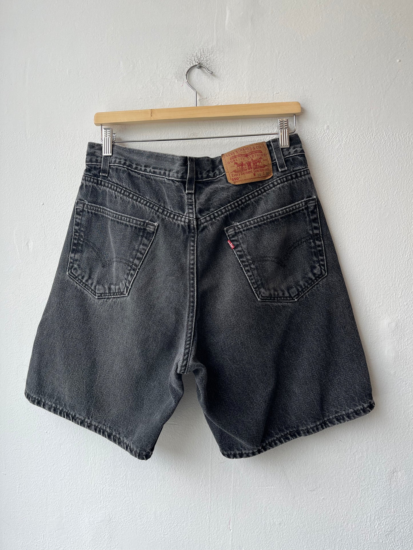 90's Levi's Black 550 Shorts 32"