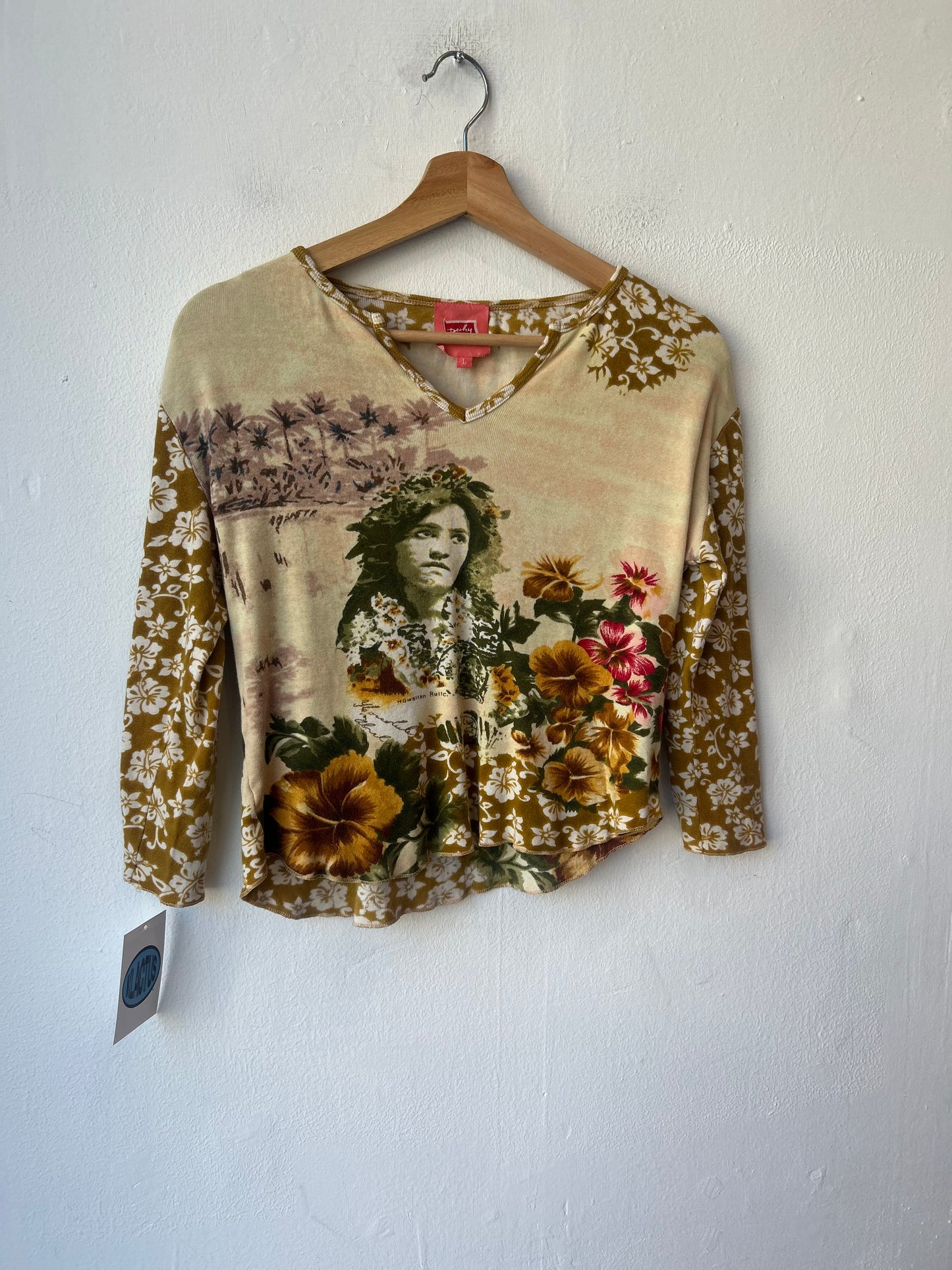 90's Hawaiian Girl 3/4 Sleeve Top