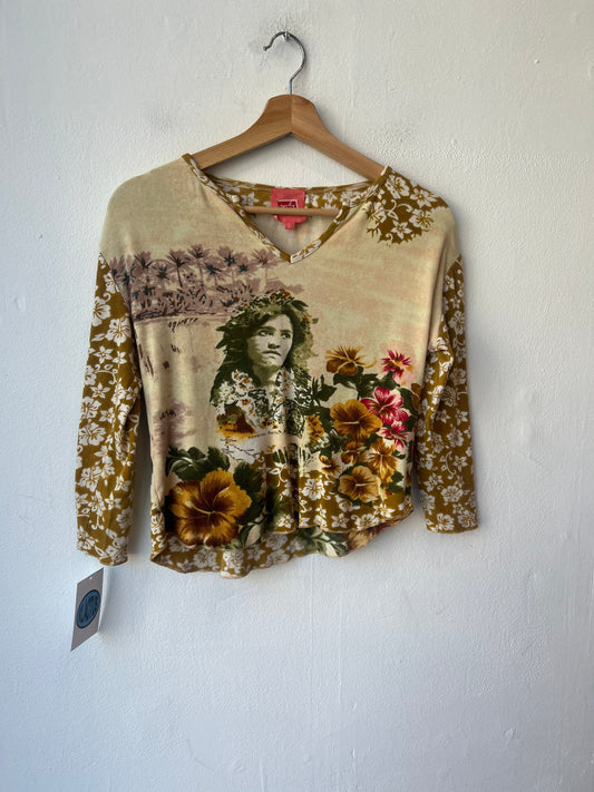 90's Hawaiian Girl 3/4 Sleeve Top