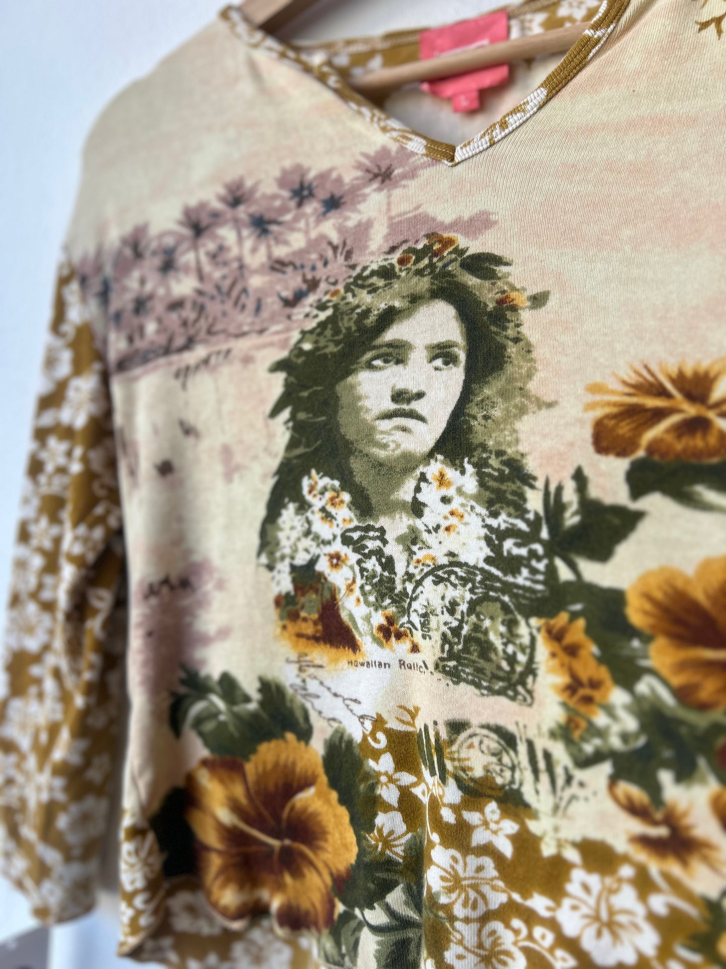 90's Hawaiian Girl 3/4 Sleeve Top