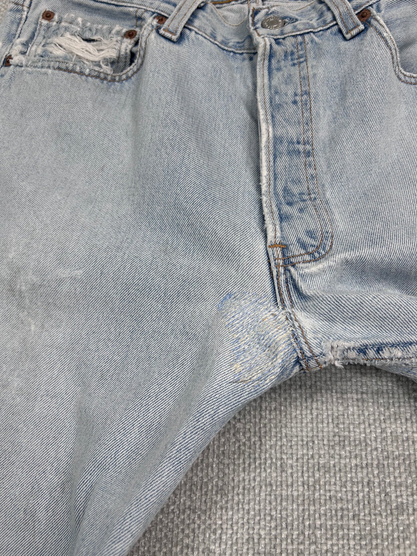 90's Light Wash Levi's 501 32"