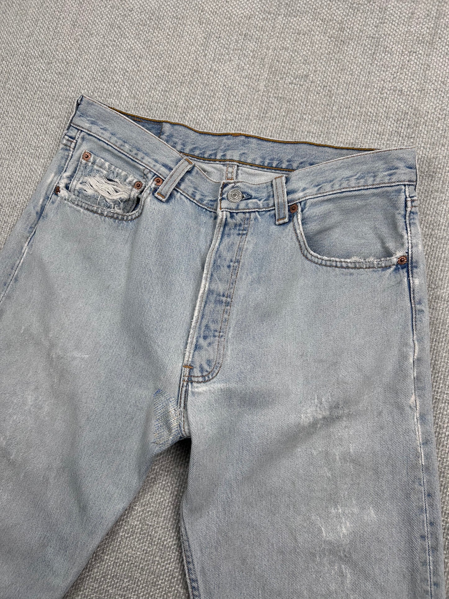 90's Light Wash Levi's 501 32"