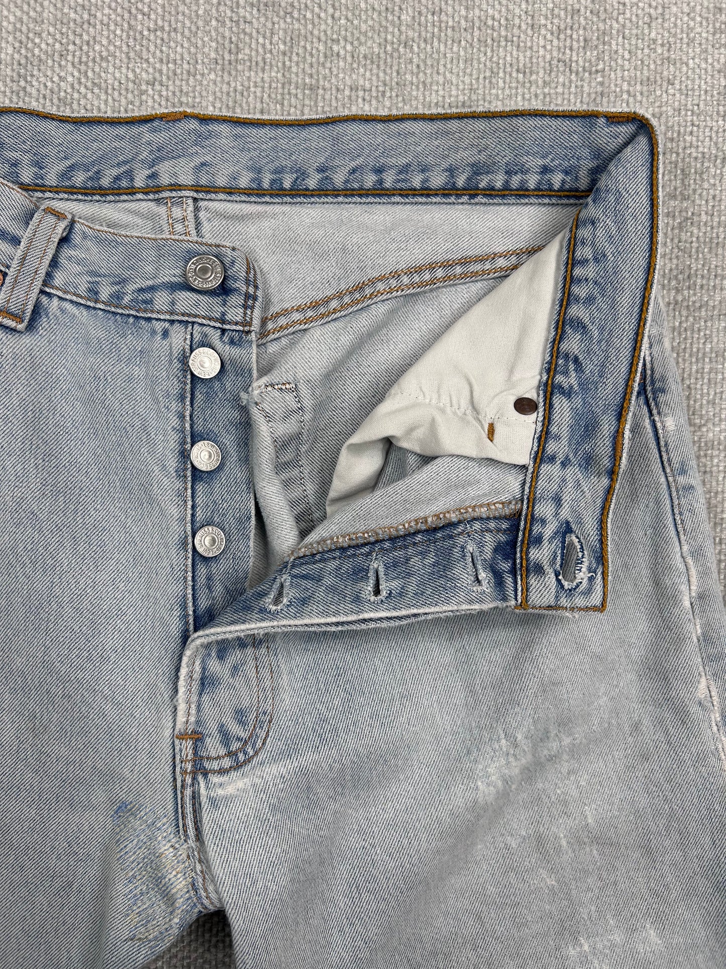 90's Light Wash Levi's 501 32"