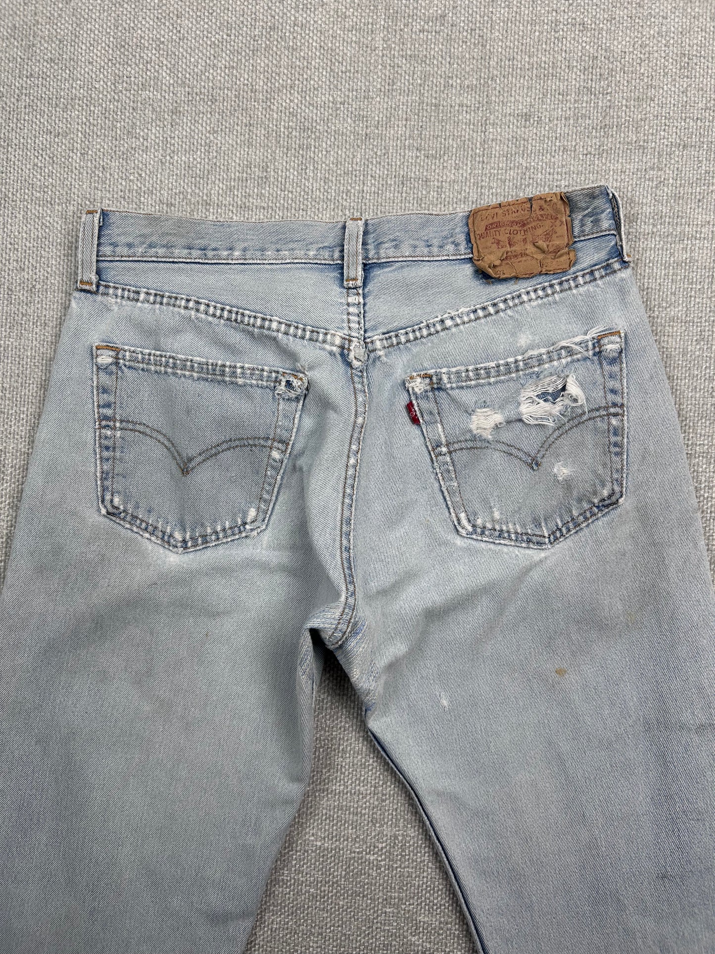 90's Light Wash Levi's 501 32"