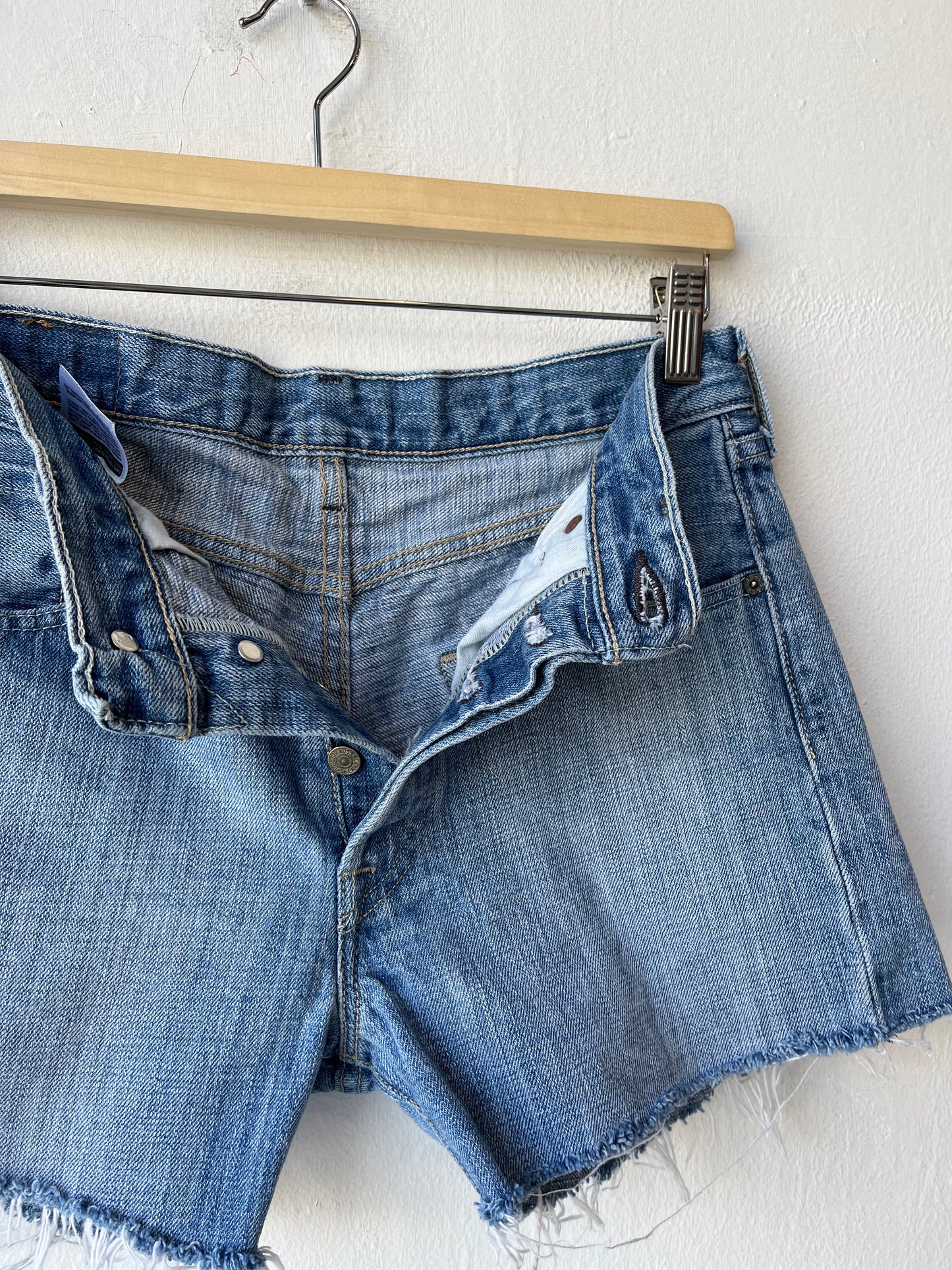 Y2K Levis 501 Cutoff Shorts 28"