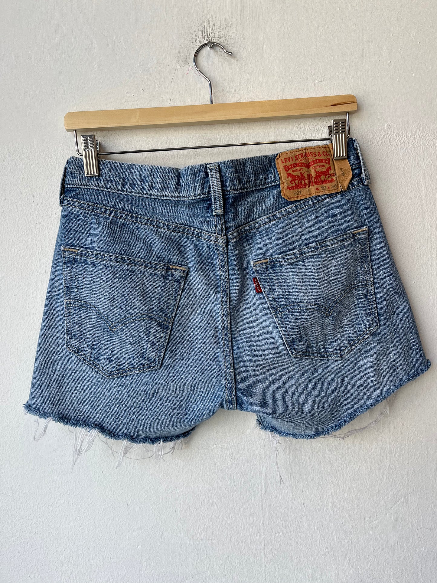 Y2K Levis 501 Cutoff Shorts 28"