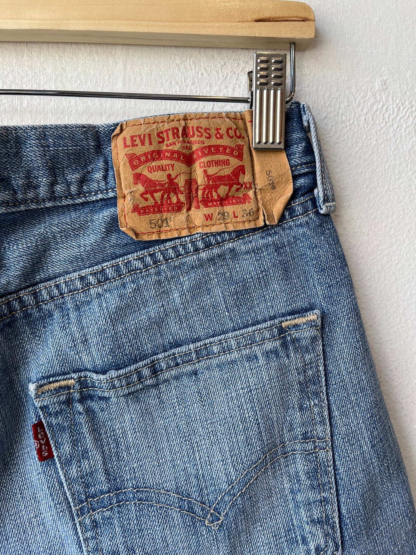 Y2K Levis 501 Cutoff Shorts 28"