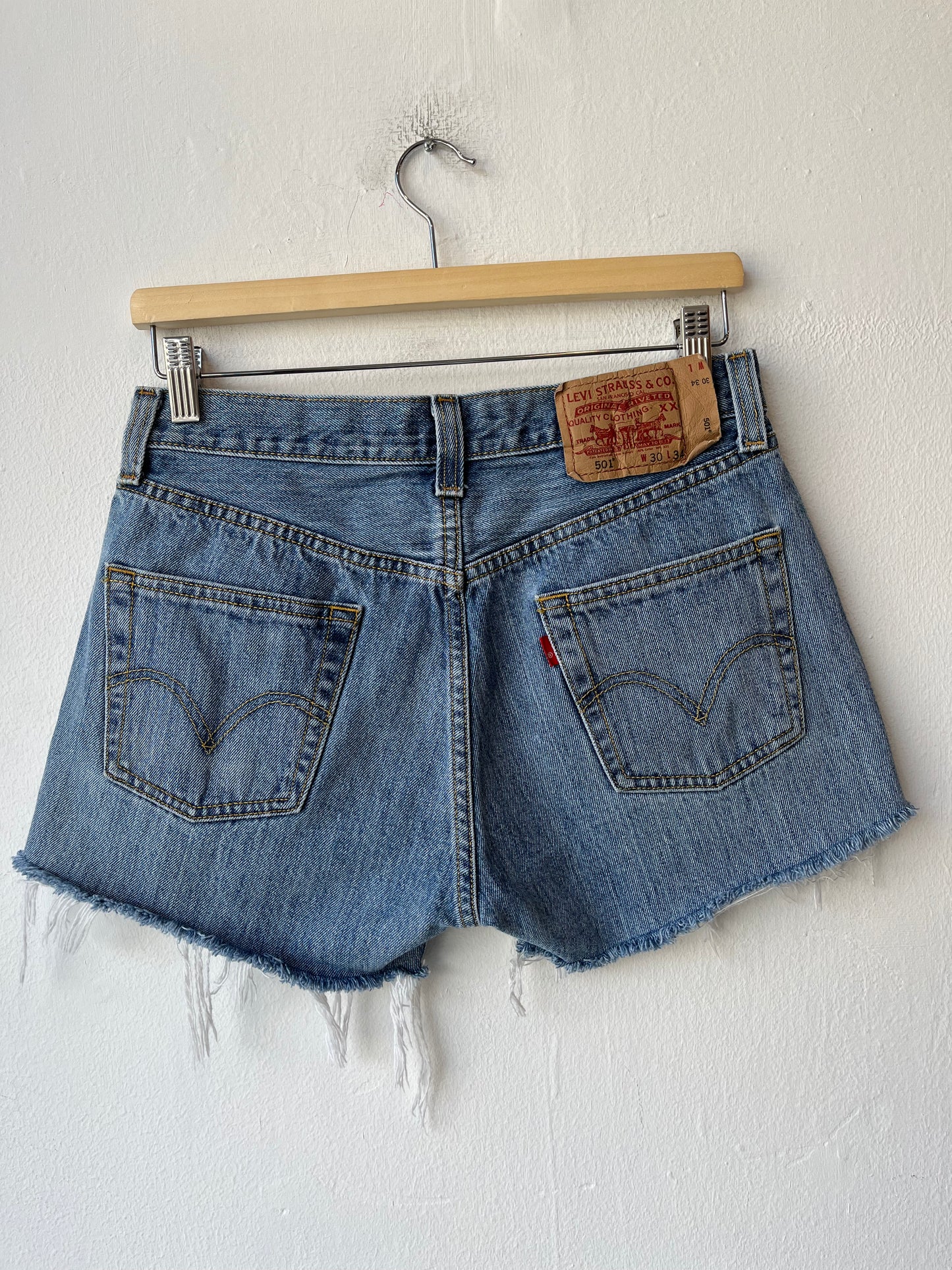 Y2K Levi's Cutoff Shorts 29"