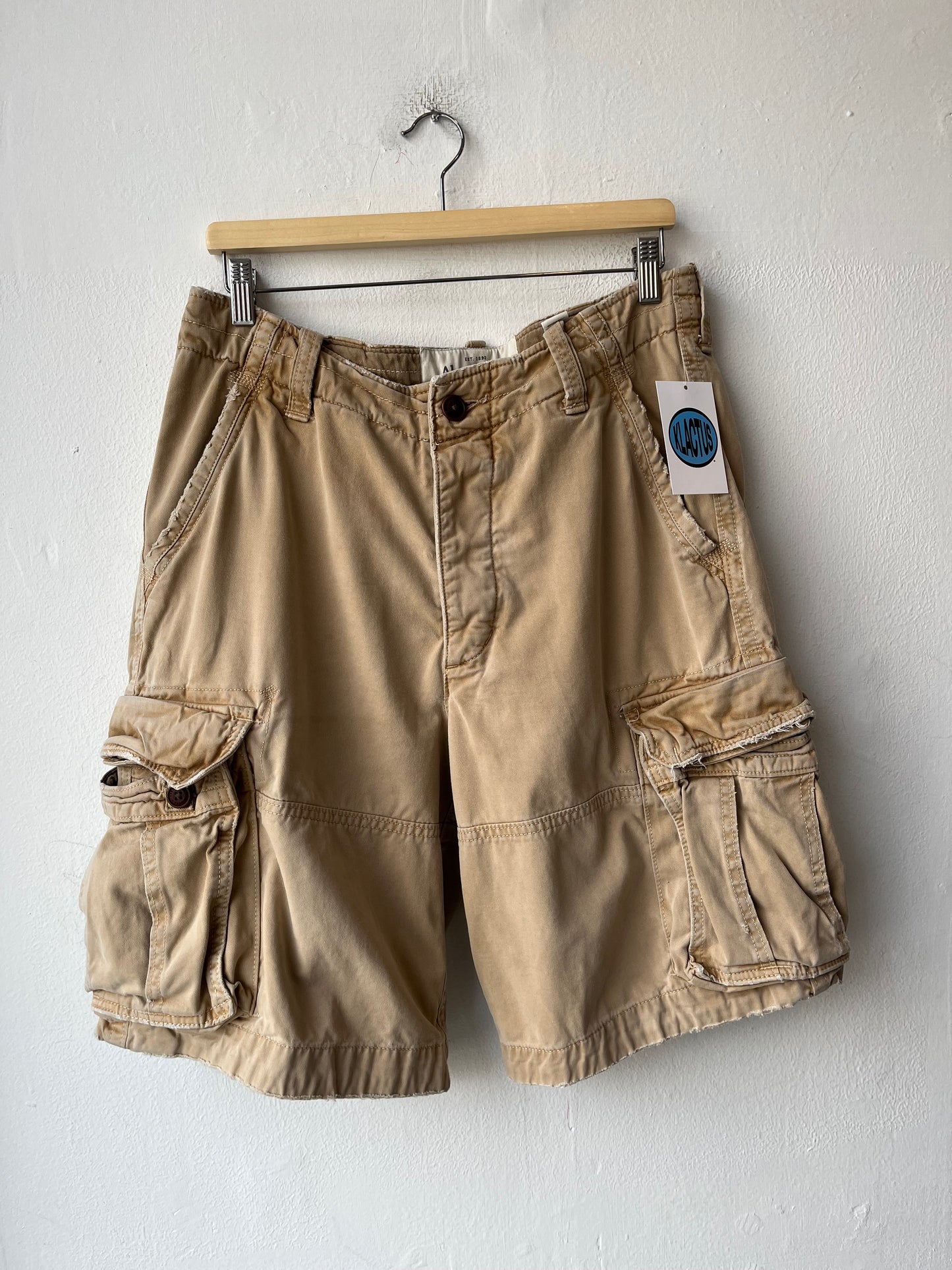 Y2K Abercrombie Tan Cargo Shorts 30-32"