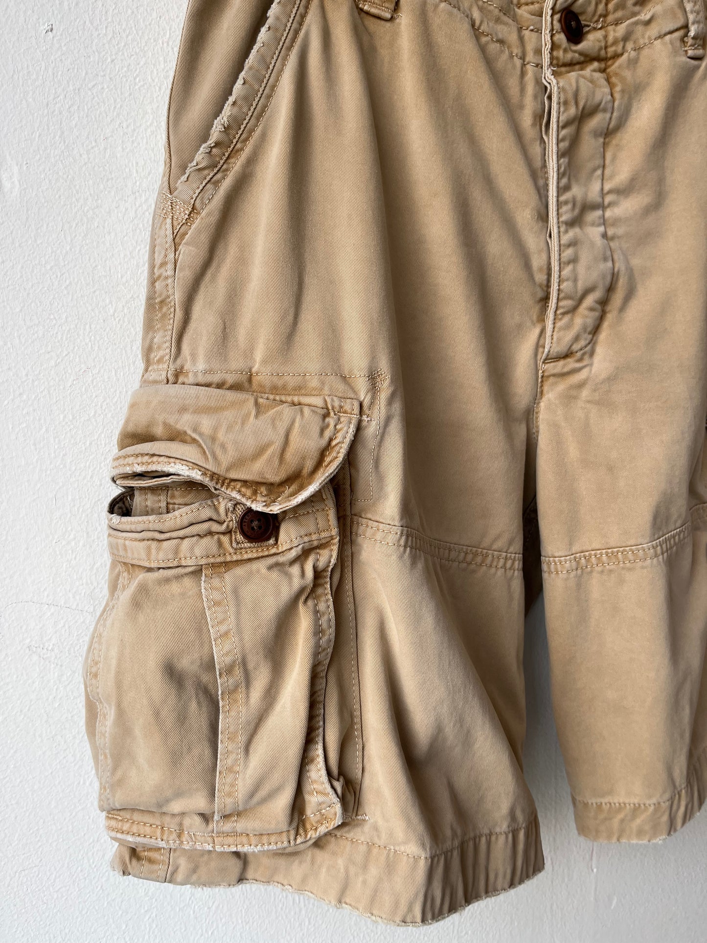 Y2K Abercrombie Tan Cargo Shorts 30-32"