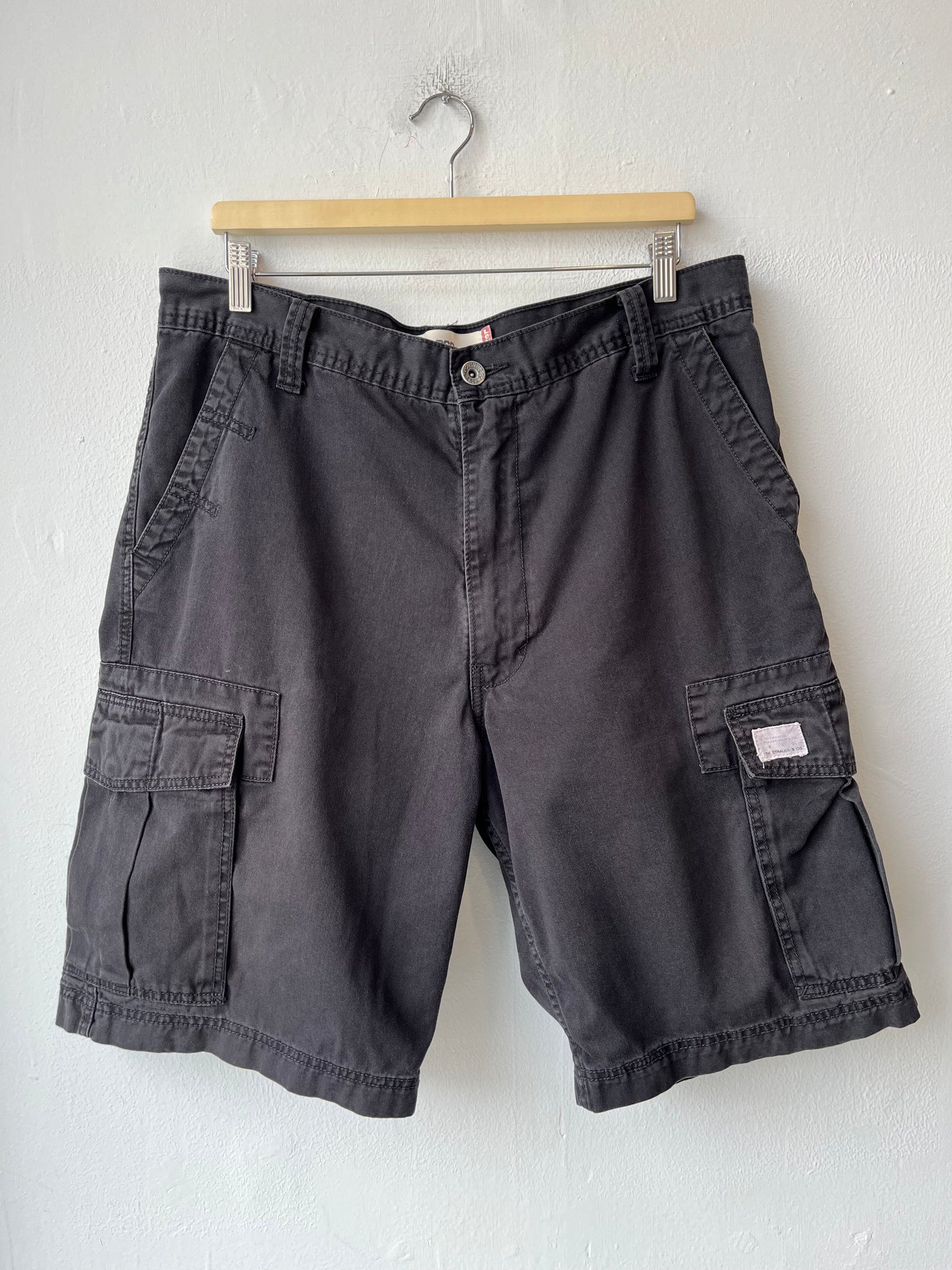 Y2K Levi's Black Cargo Shorts 36"