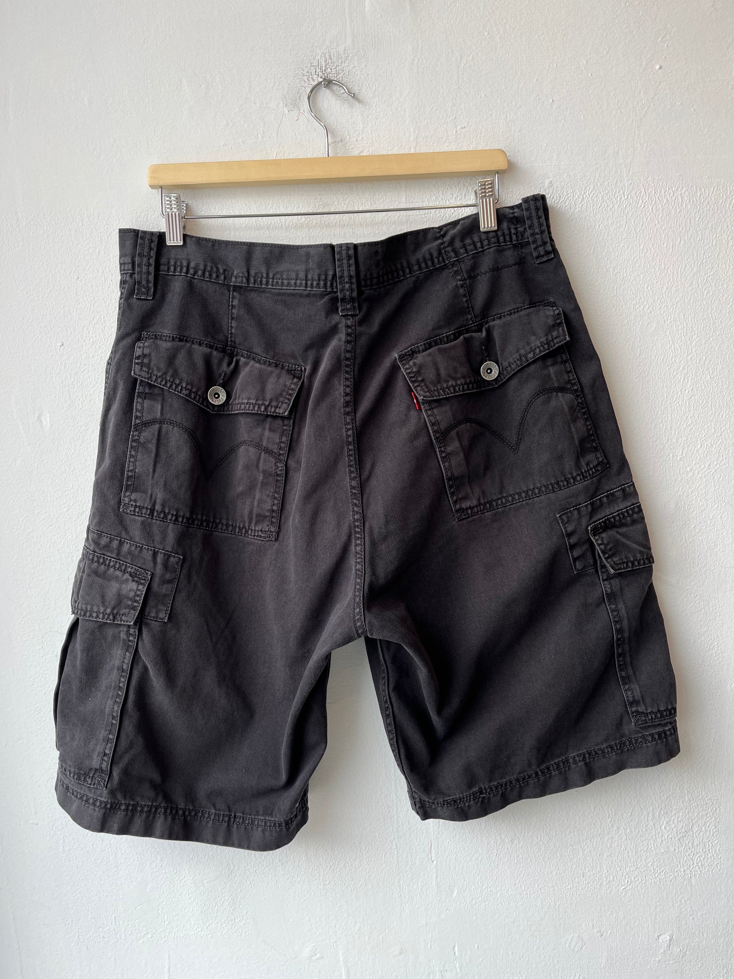 Y2K Levi's Black Cargo Shorts 36"
