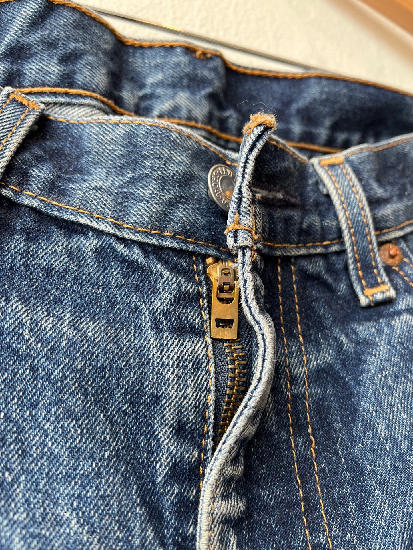 Y2K Levi's 505 Distressed Jeans 35"