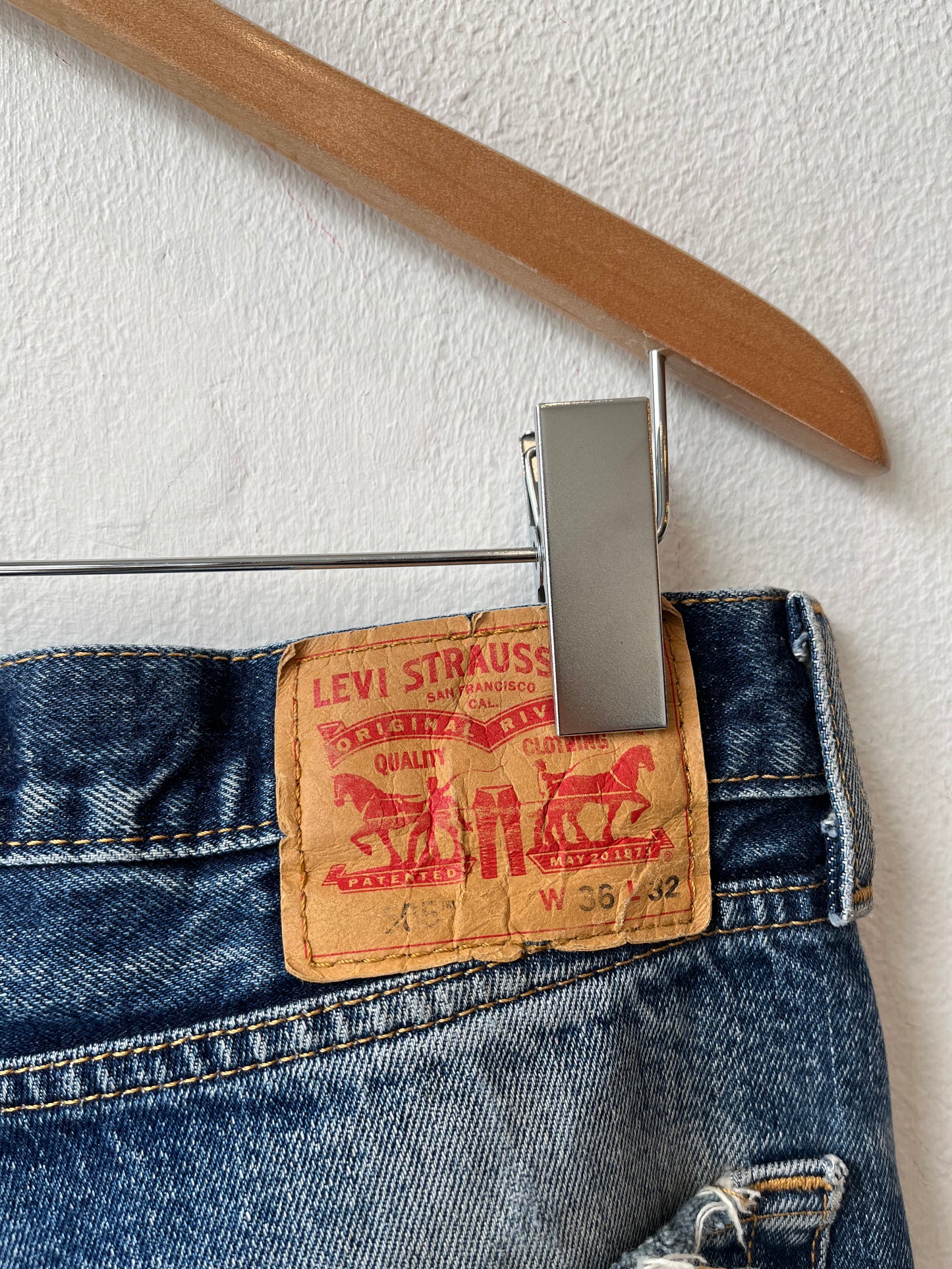 Y2K Levi's 505 Distressed Jeans 35"