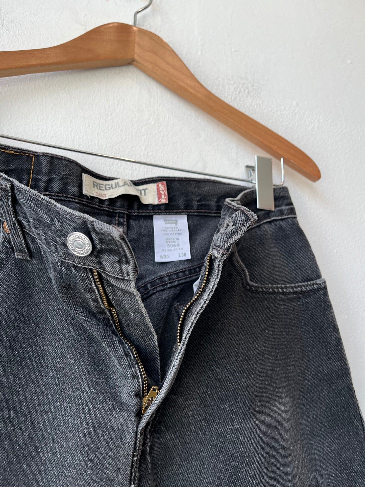 Y2K Levi's Black 505 jeans 30"