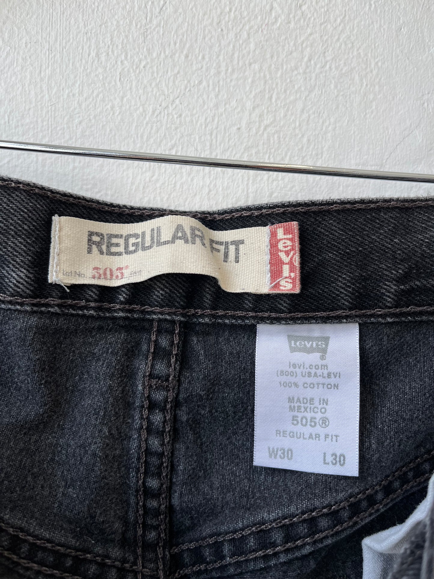 Y2K Levi's Black 505 jeans 30"
