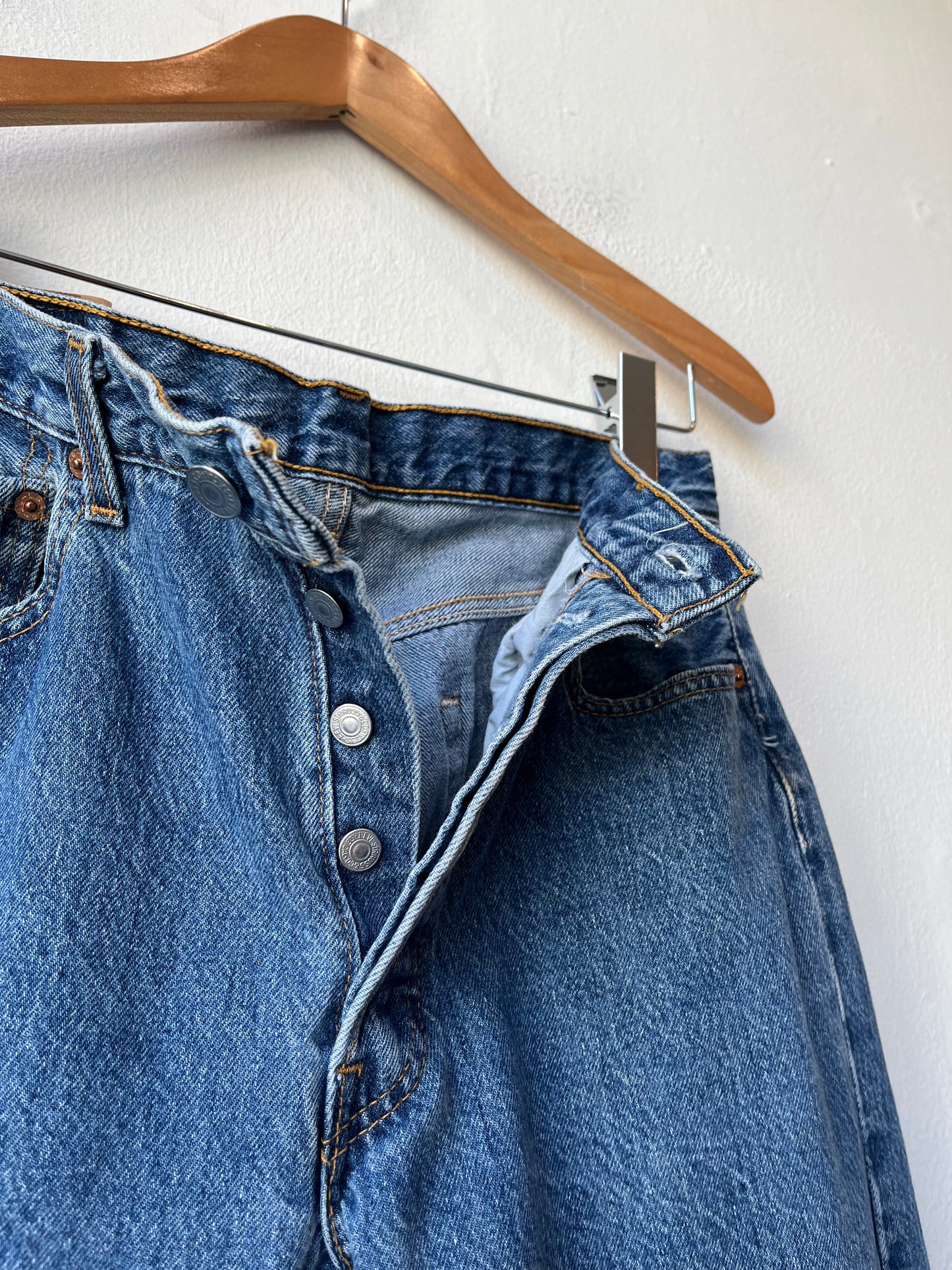 90's Levi's 501 30"