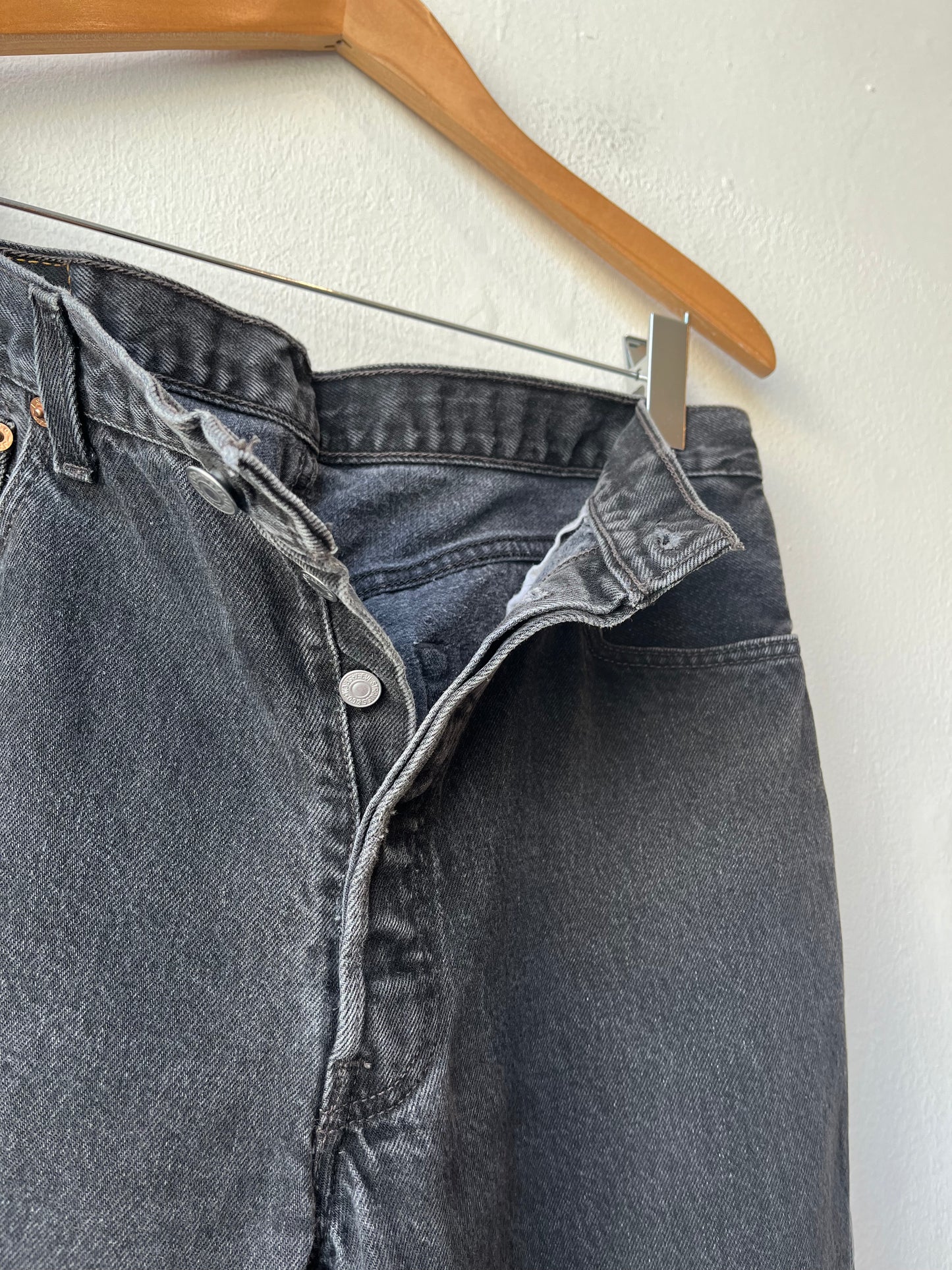 90's Levi's Black 501 34"