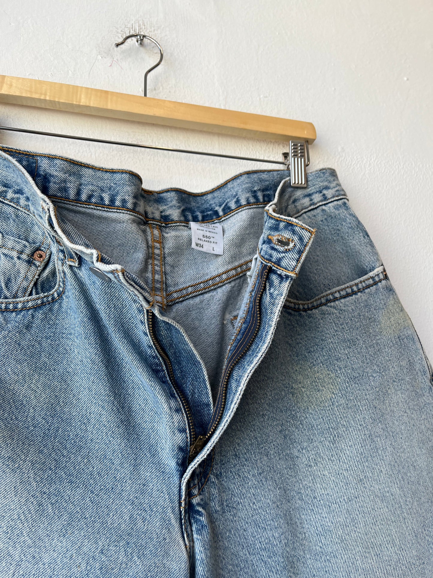 Y2K Levi's 550 Shorts 32"
