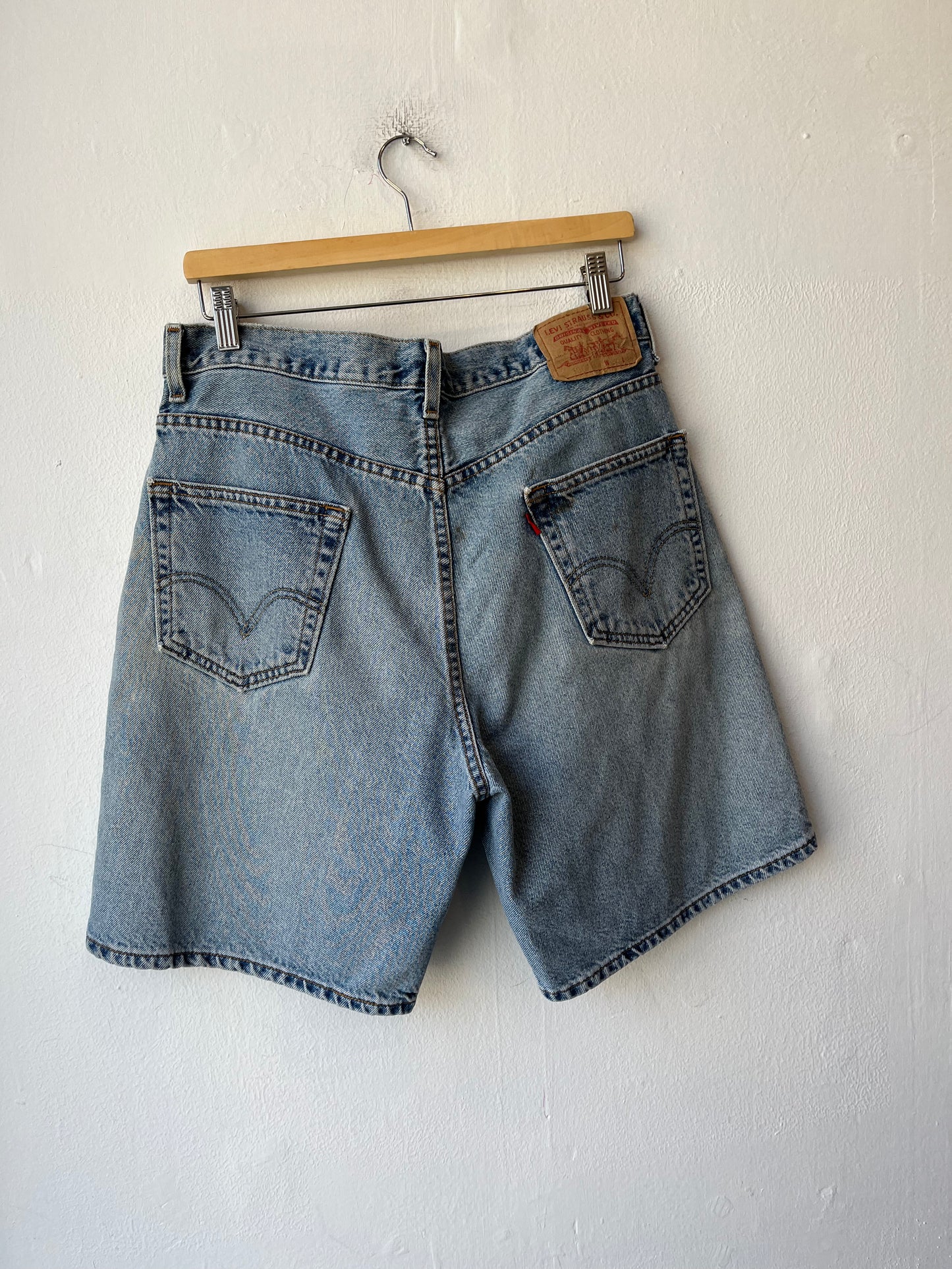 Y2K Levi's 550 Shorts 32"