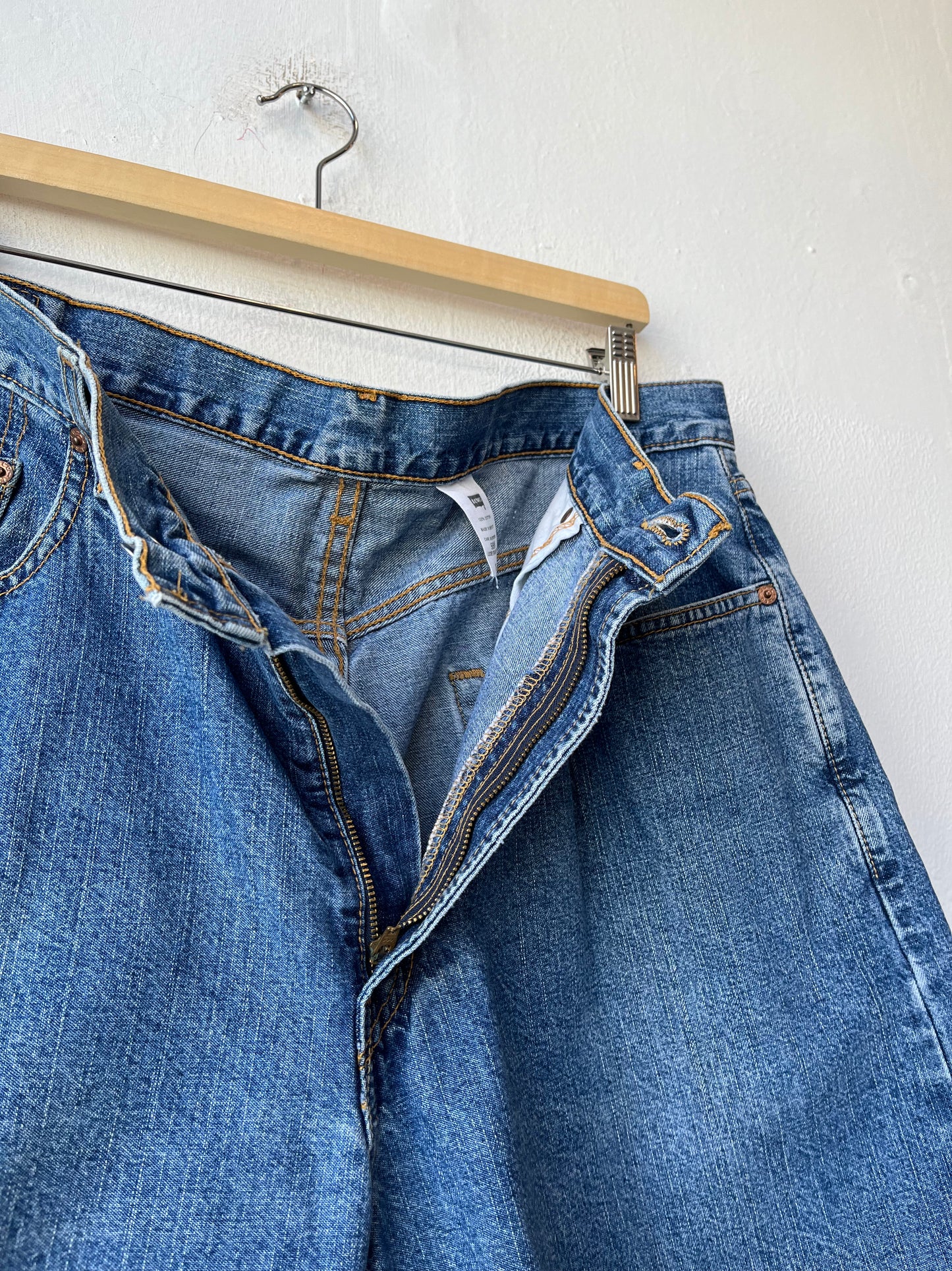 Y2K Levi's 569 Shorts 36"