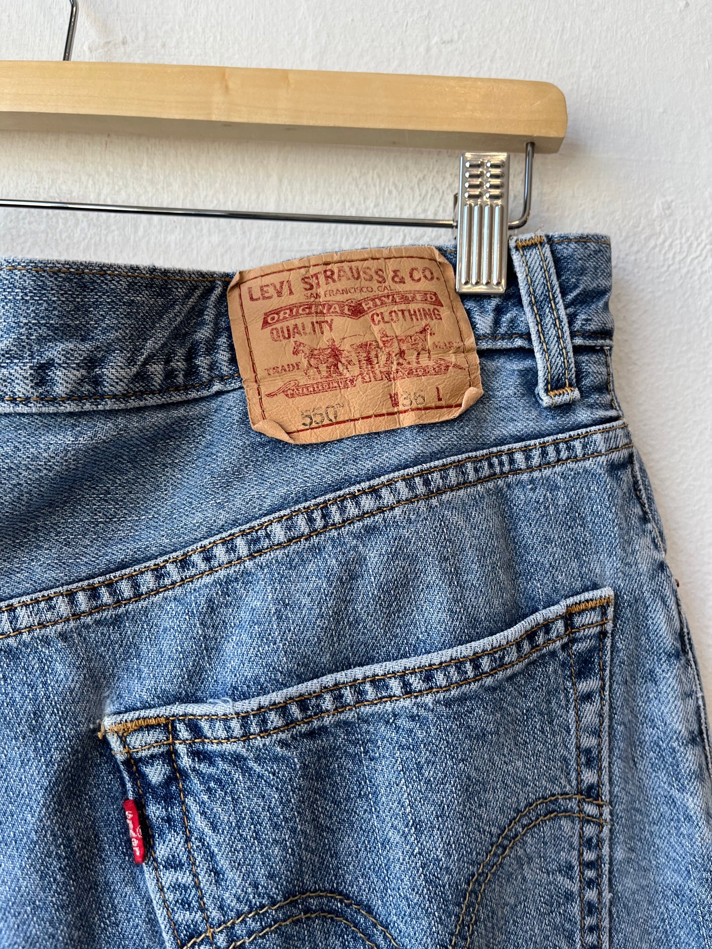 90's Levi's 550 Painted Shorts 35"