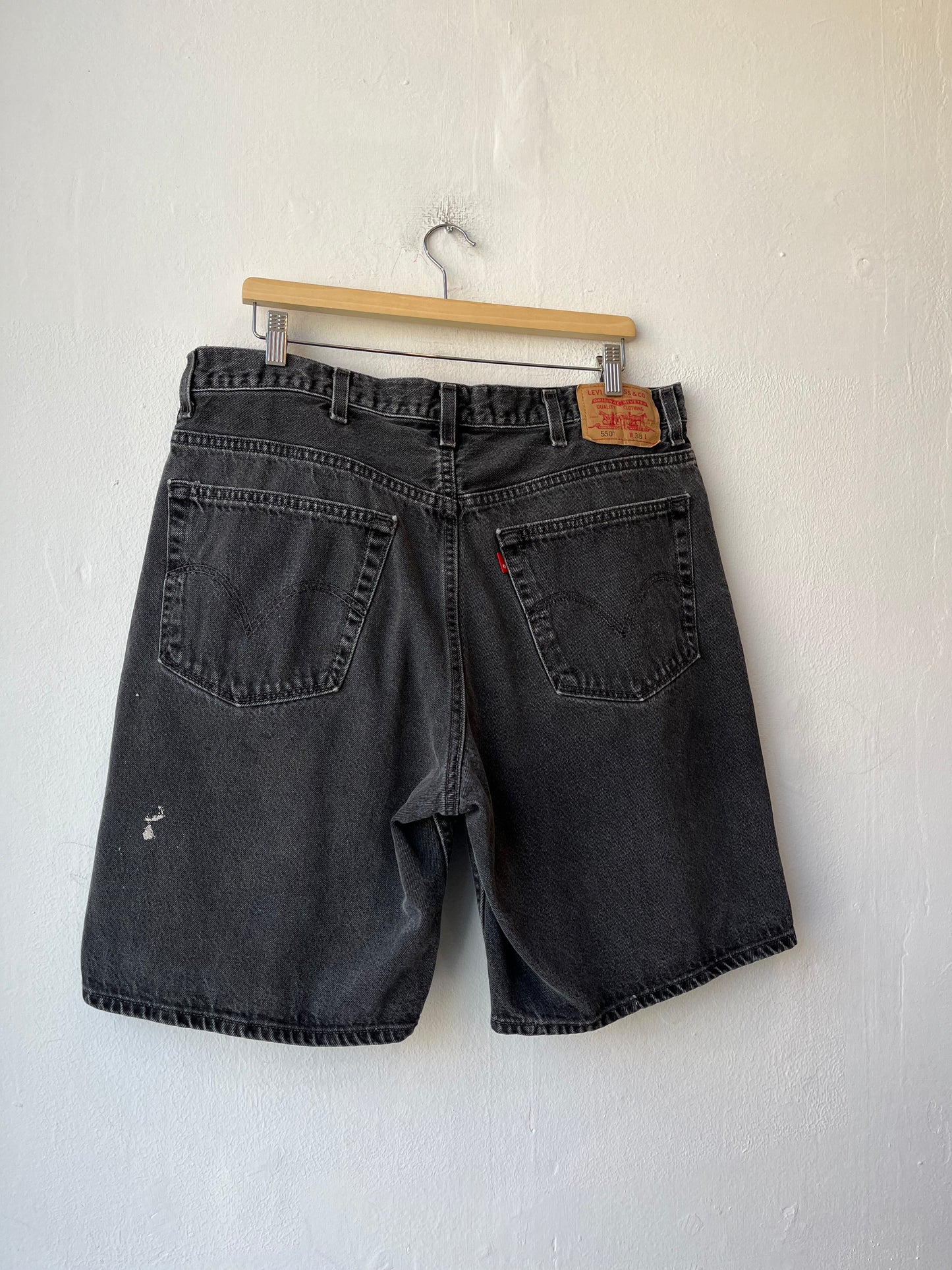 90's Levi's 550 Black Shorts 36"