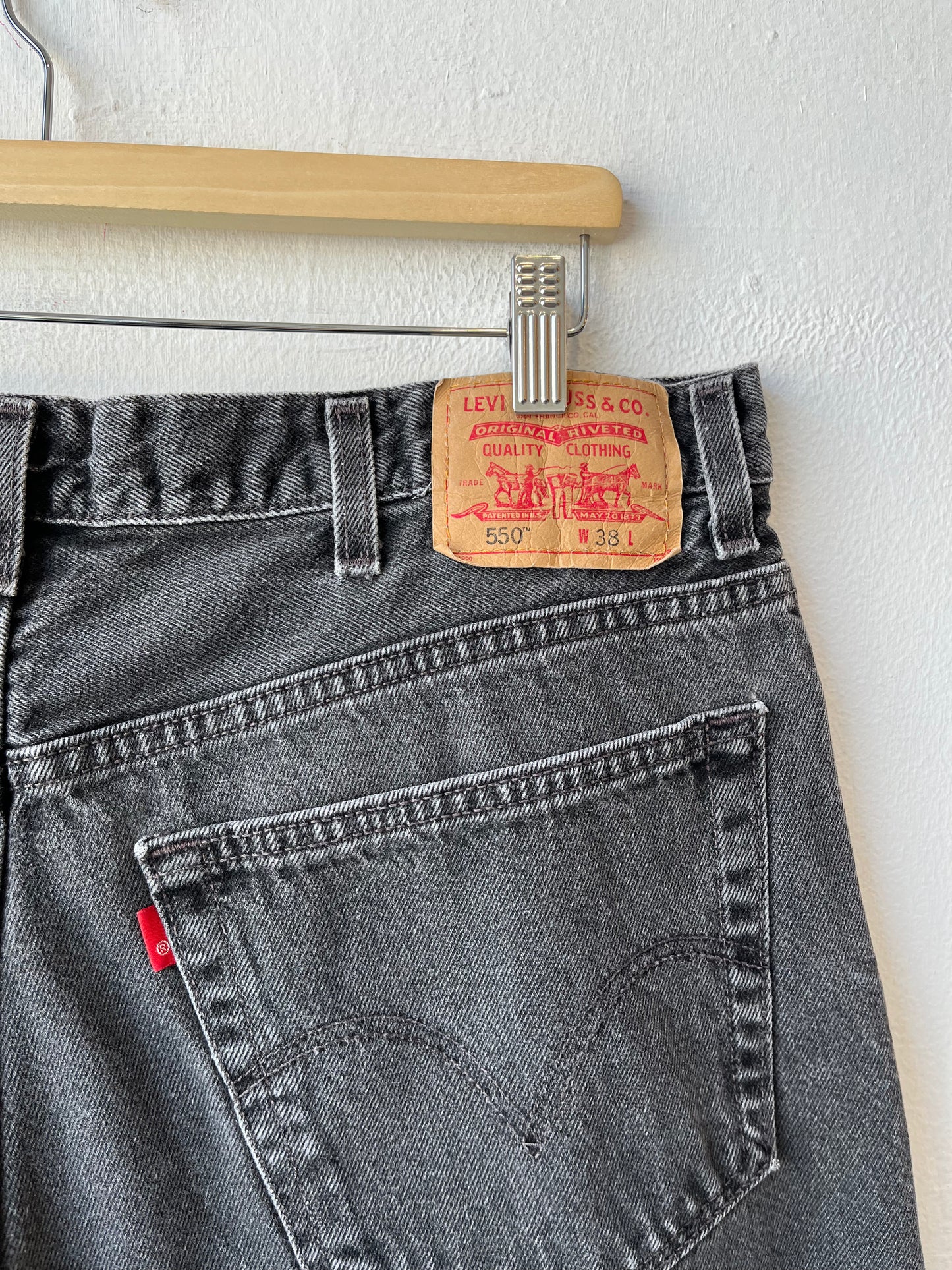 90's Levi's 550 Black Shorts 36"