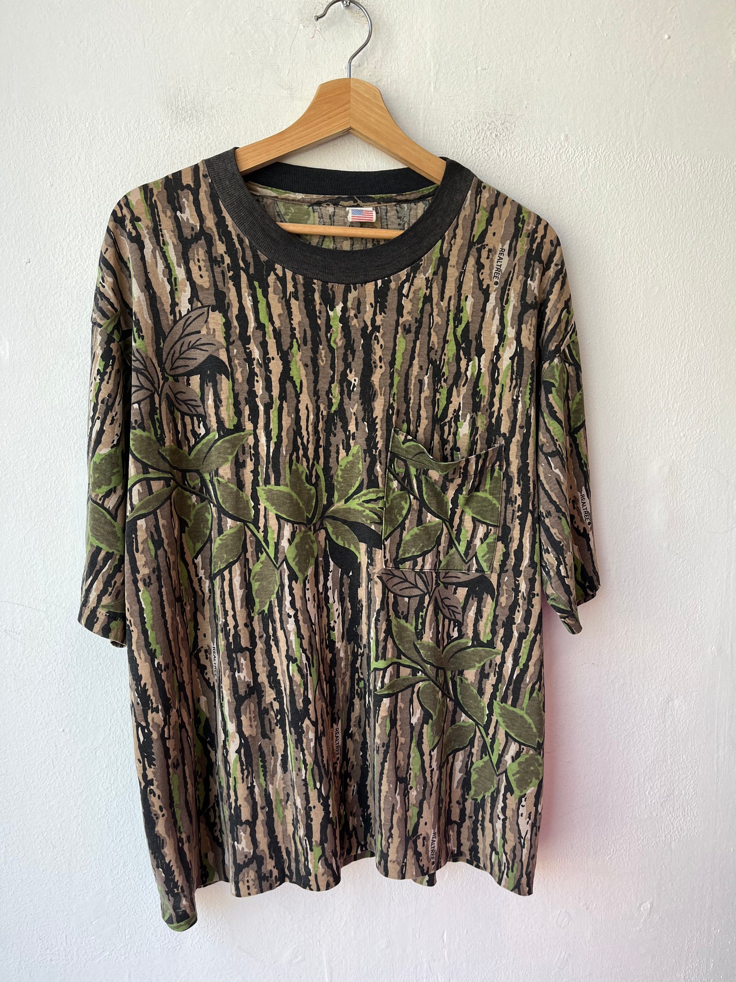 90's Realtree Pocket Tee