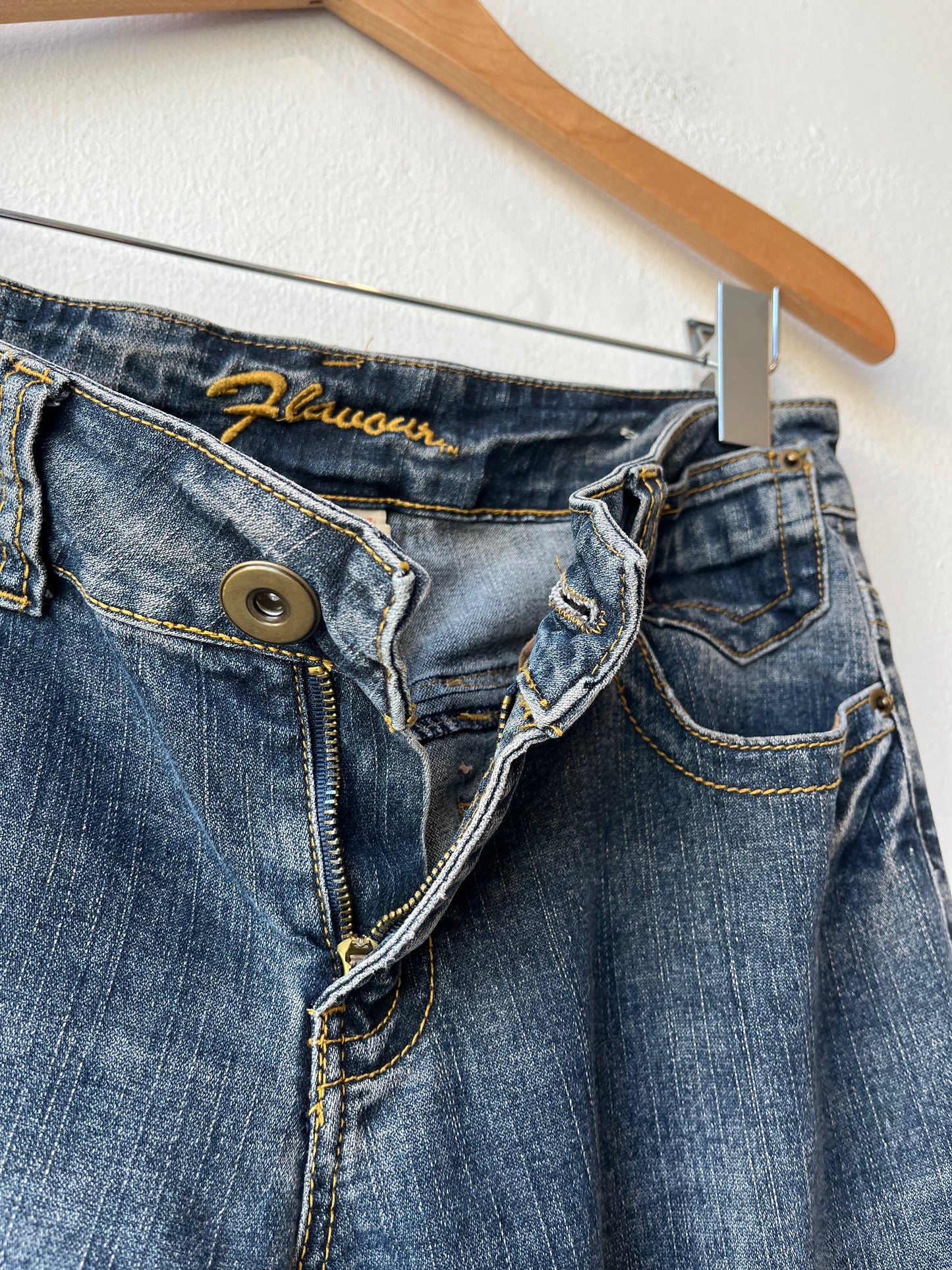 Y2K Mid Rise Flare Jeans 30"