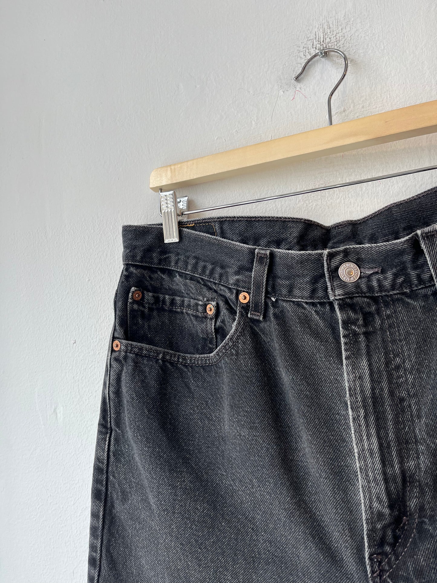Y2K Levi's Black 505 Shorts 33"
