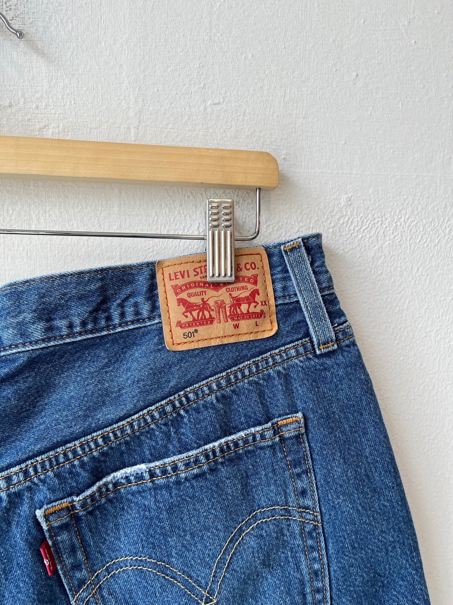 Y2K Levi's Cutoff Shorts 33"