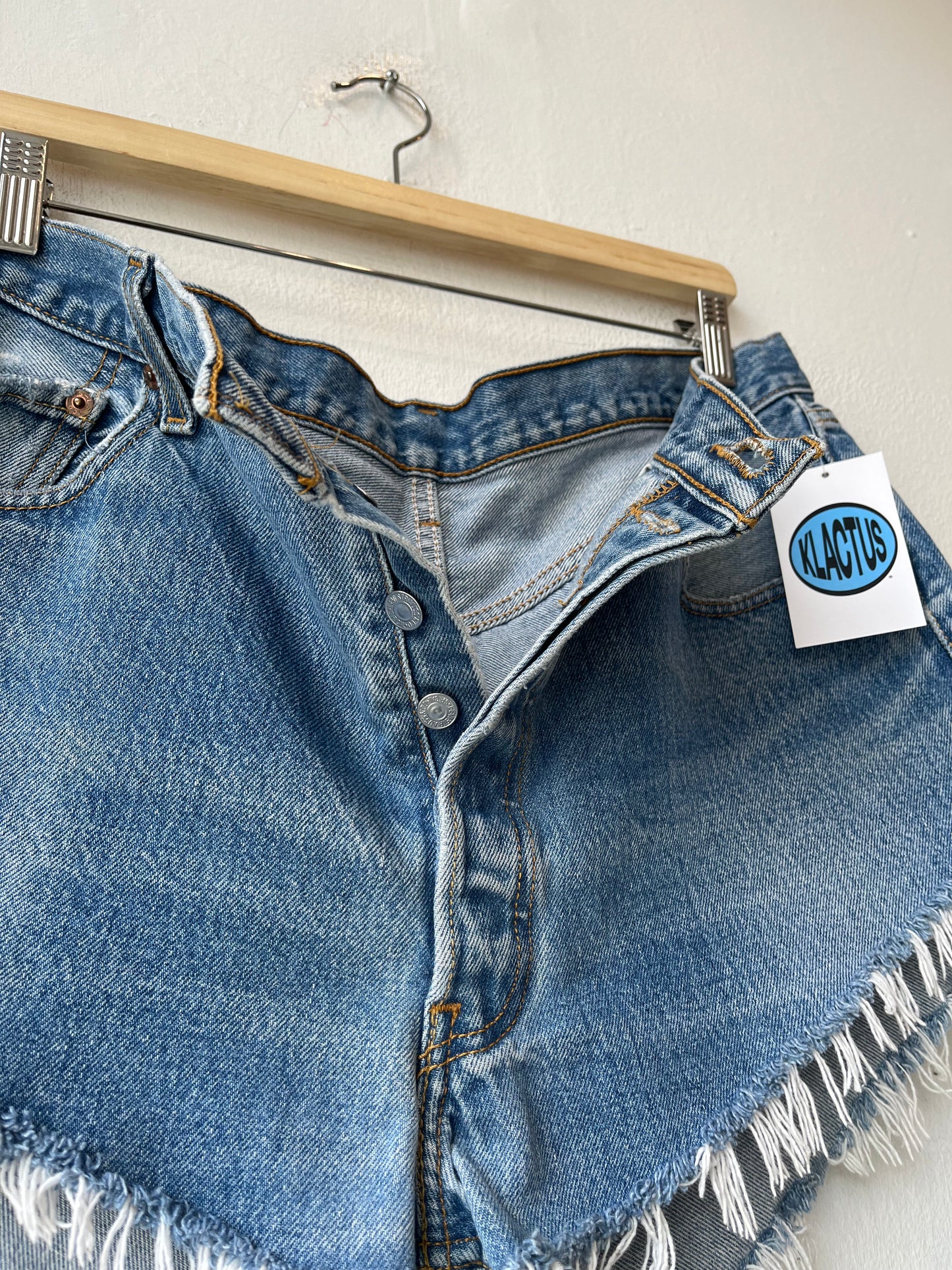 Y2K Levi's 501 Cutoff Shorts 33"
