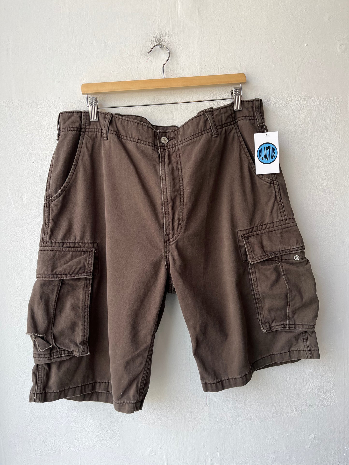 Y2K Levi's Cargo Shorts 38"