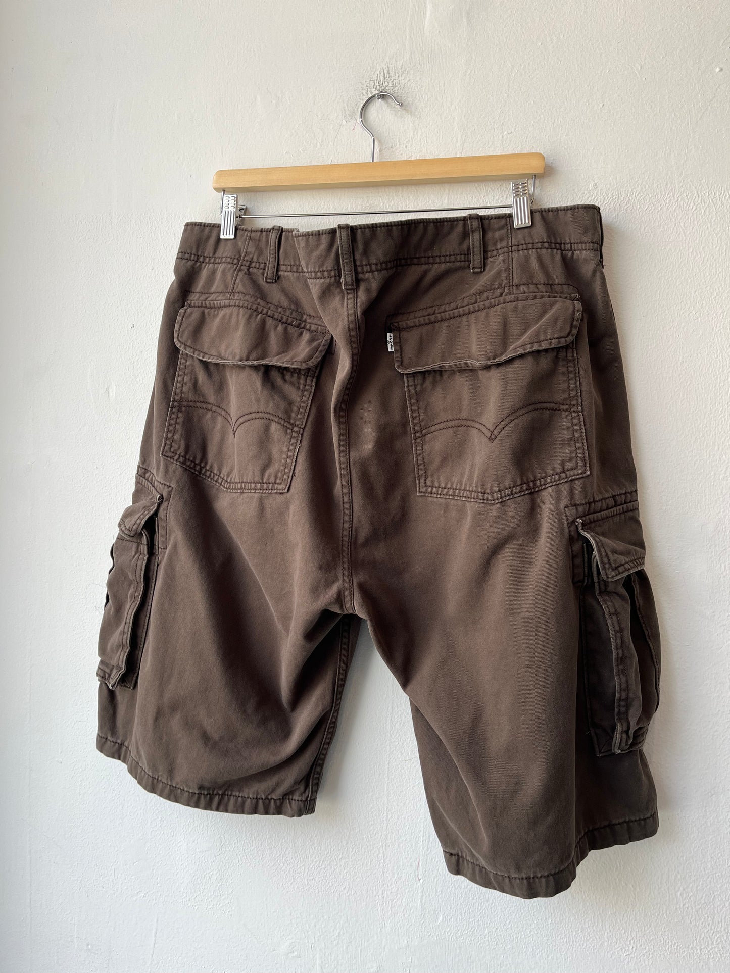 Y2K Levi's Cargo Shorts 38"