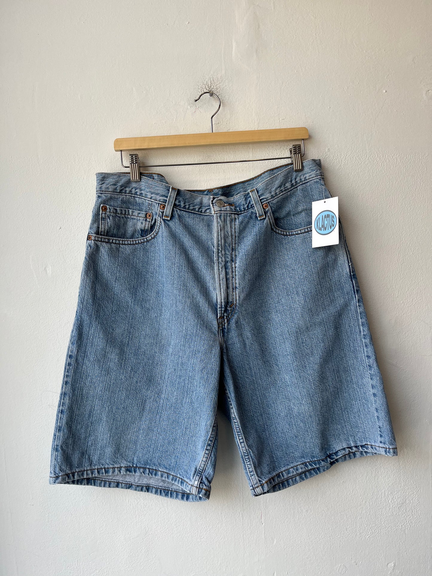 Y2K Levi's 550 Shorts 34"