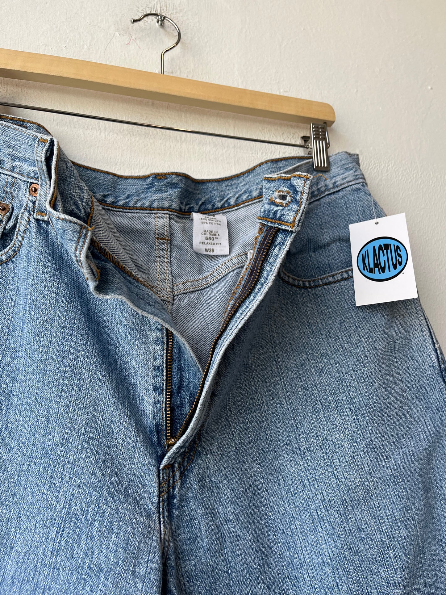 Y2K Levi's 550 Shorts 34"