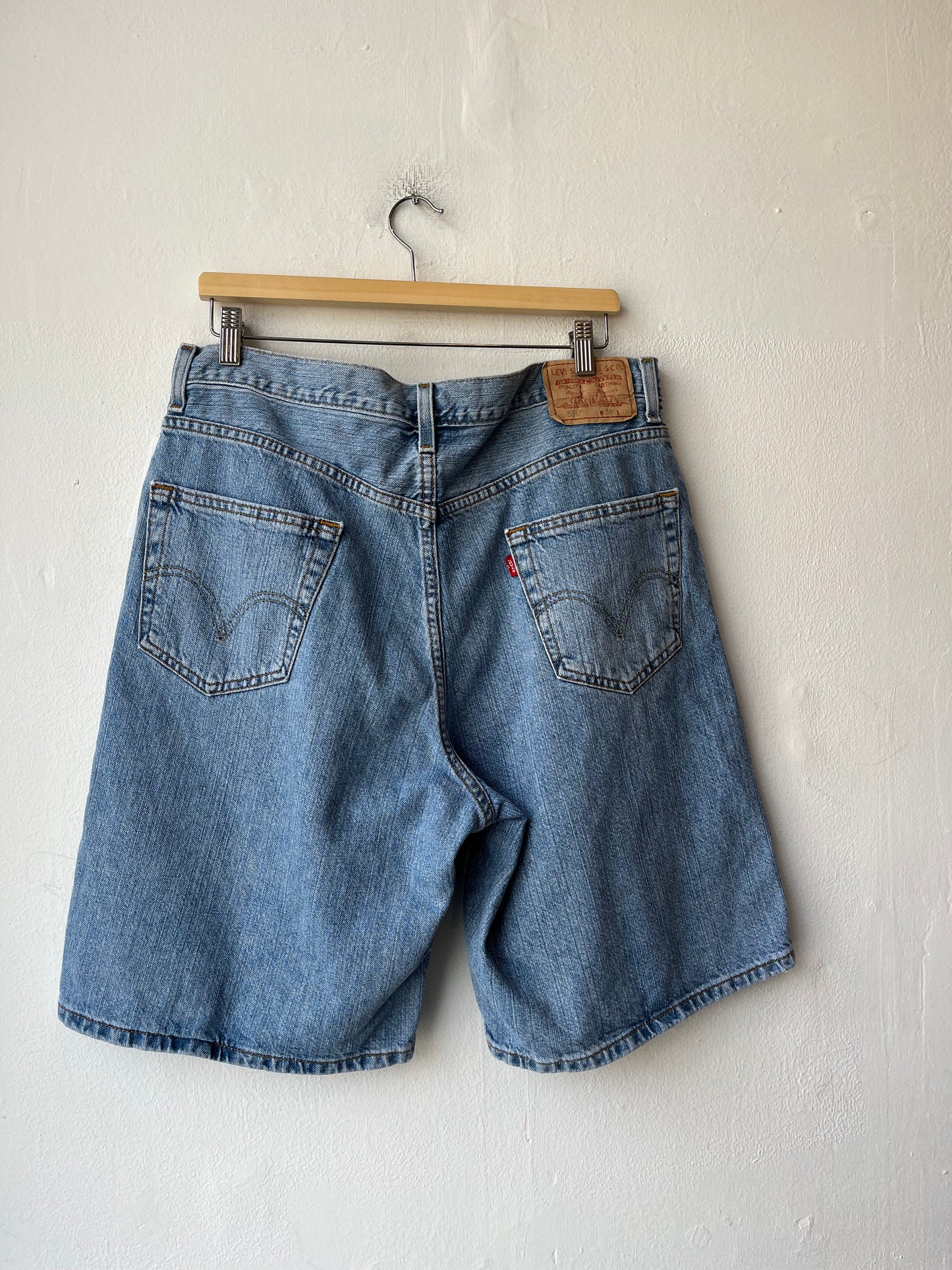 Y2K Levi's 550 Shorts 34"